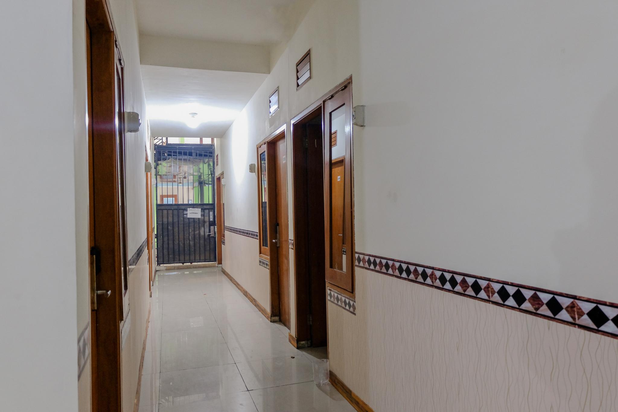 Reddoorz Near Flyover Arjosari Malang Exteriör bild